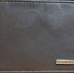 Steve Madden 100% genuine leather wallet for men.